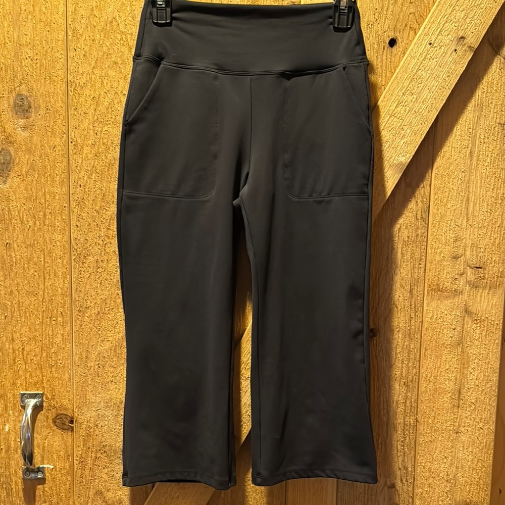 Black Wide-Leg Cropped Pants